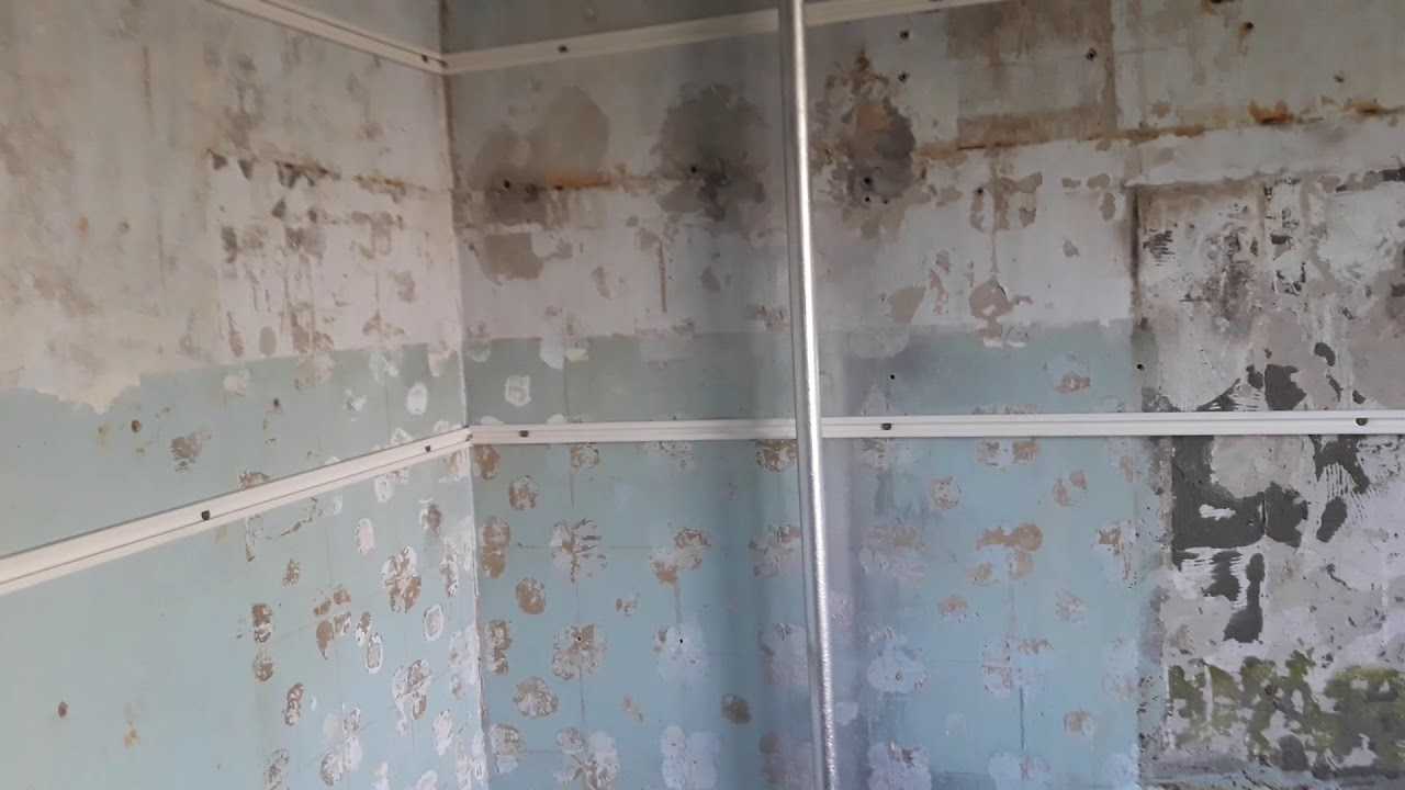 Как закрыть трубы в туалете пластиковыми панелями