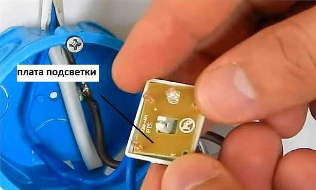 Почему трещит и искрит когда включаешь свет